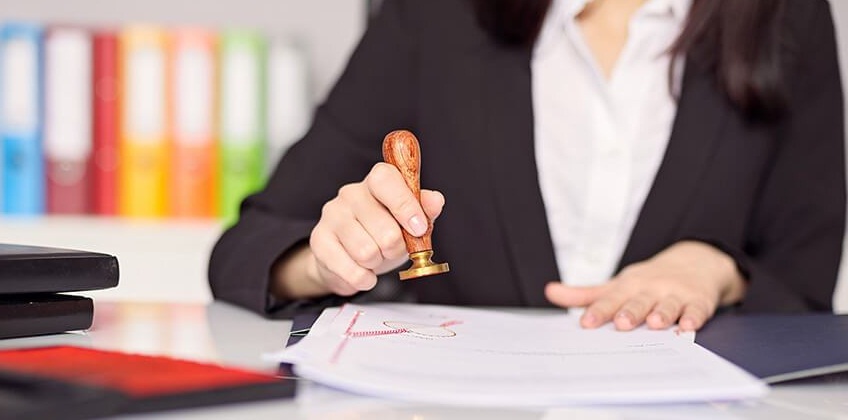 công chứng viên kiểm tra chia tách