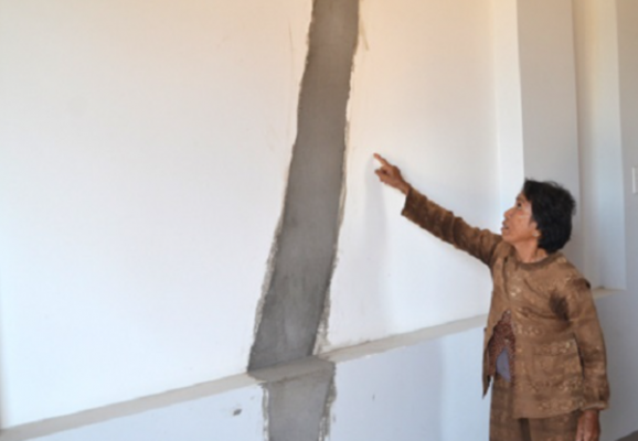 xây nhà làm nứt tường
