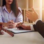 Law should know concept, The lawyer explained to the client to p