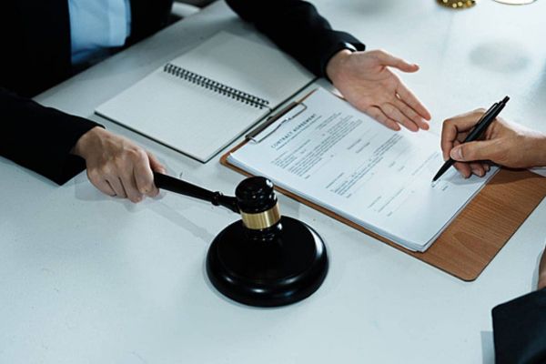 Bảo vệ bên yếu thế